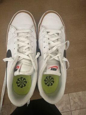 Nike Women's White Black Green Accent Sneakers